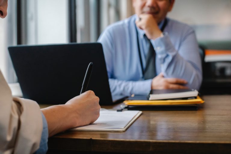 5 TÉCNICAS PARA LLAMAR LA ATENCIÓN DE LOS EMPLEADORES